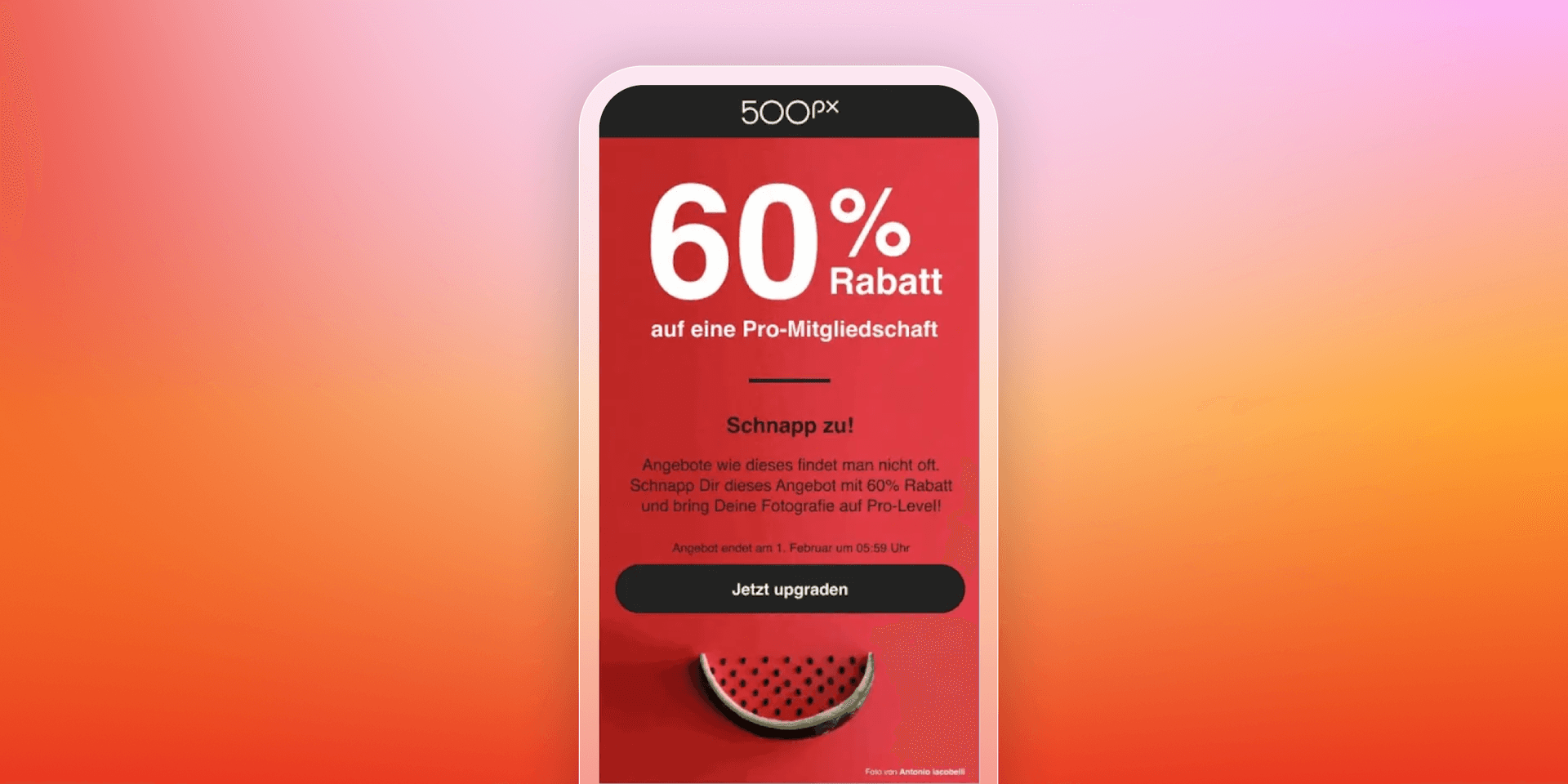 a phone screen shows a watermelon and says 60 % rabatt